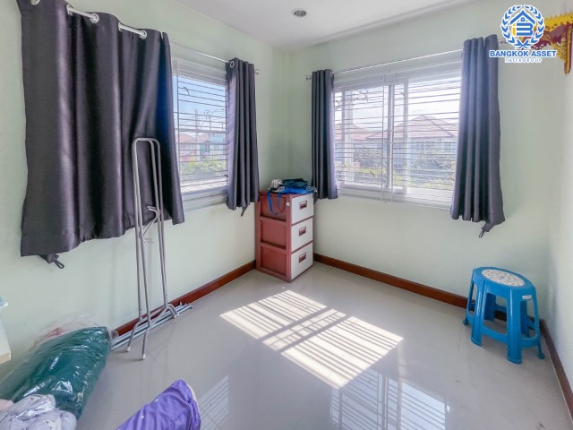 *****ทาวน์เฮ้าส์มือสองย่านนนทบุรี ม.บัวทองพาร์ควิลล์12 กาญจนาภิเษก หลังมุม! เนื้อที่เยอะถึง 37.7 ตร.ว. ฟังก์ชัน 3 ห้องนอน 2 ห้องน้ำ 1 ที่จอดรถ บ้านสภาพเหมือนใหม่  บนทำเลเดินทางสะดวก ใกล้เซ็นทรัลเวสต์เกต เพียง 5 นาทีก็ถึงรถไฟฟ้าสายสีม่วง "สถานีบางพลู"